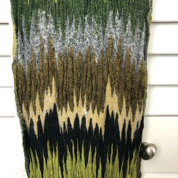 20% OFF🌟Tolani Weeds Scarf in Green/Black - Picture 6 of 13
